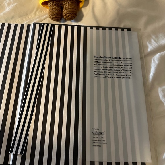 Barbie: The Icon first edition coffee table book π - Picture 5 of 8